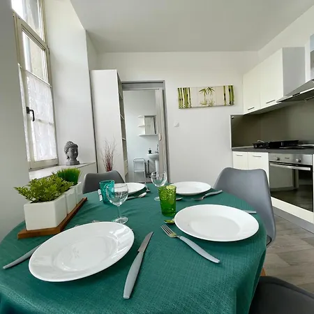 Lumineux Et Renove En Centre - Apt9 아파트